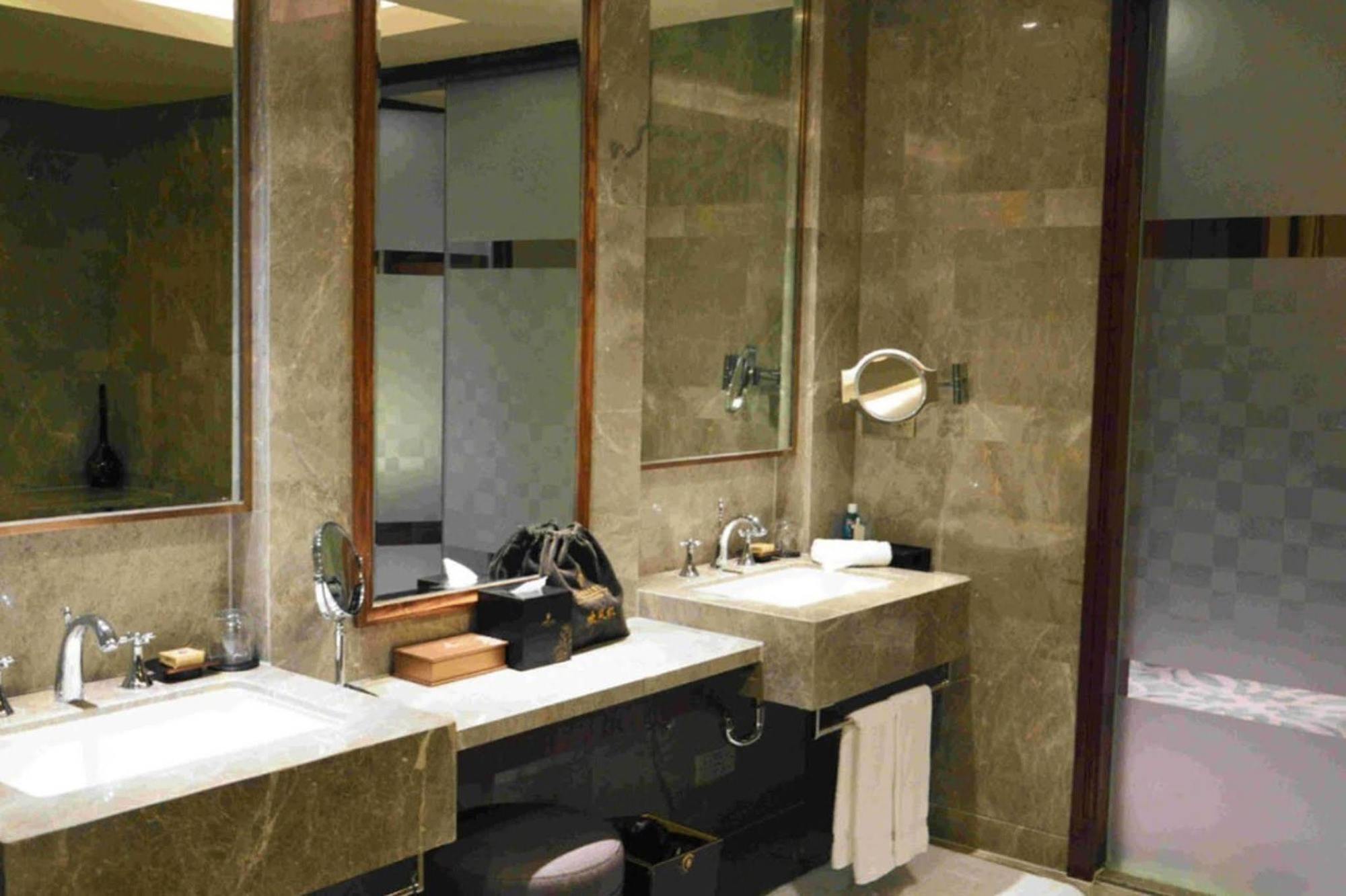 Luxury Blue Horizon Hotel Dongying Exterior photo